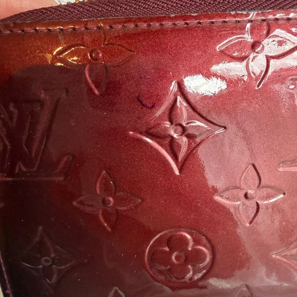 Louis Vuitton Vernis Amarante Patent Leather Zip Around Wallet - Picture 13 of 14